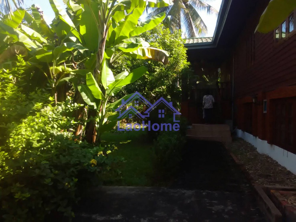 ID: 670 - Older lao style home villa