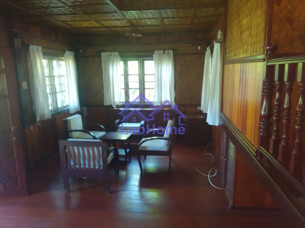 ID: 670 - Older lao style home villa