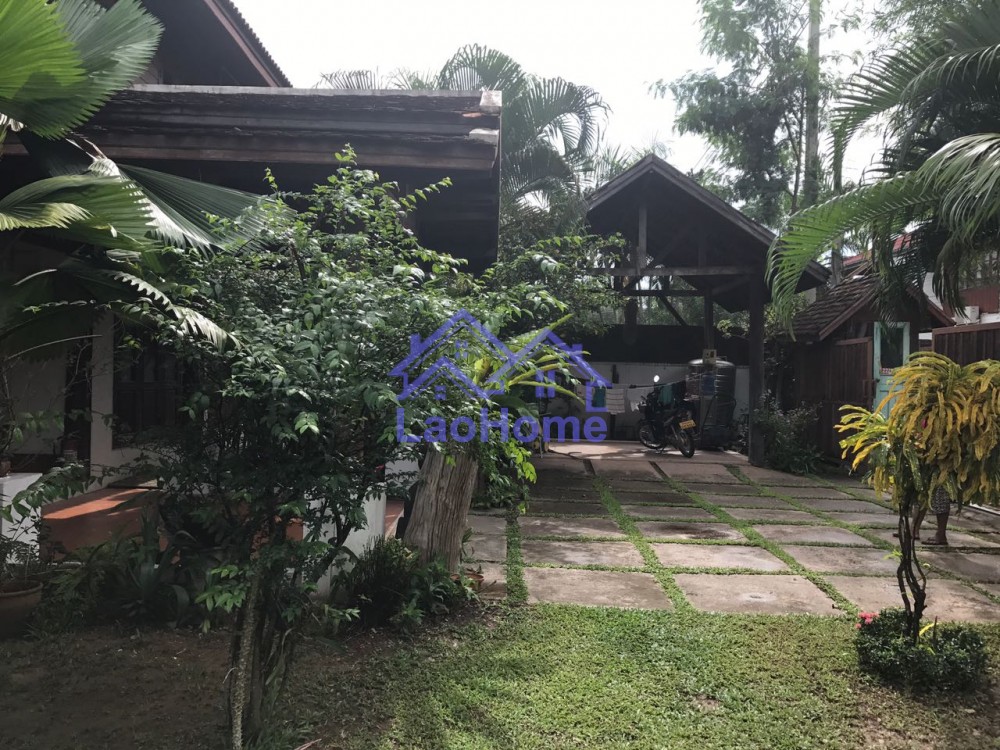 ID: 867 - Older lao style wooden house