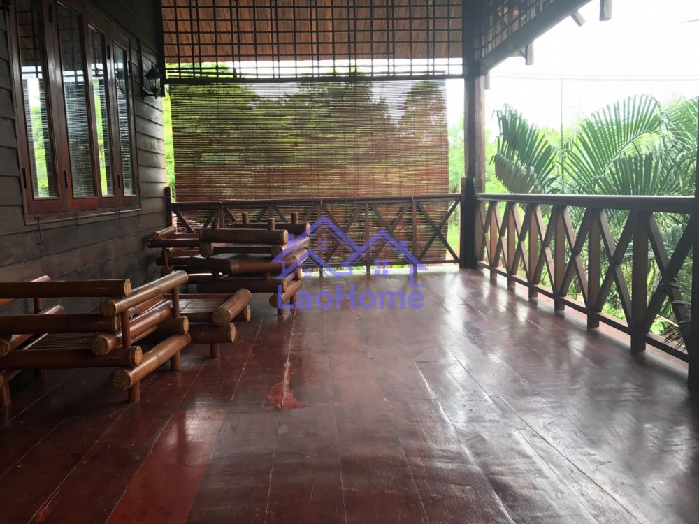 ID: 867 - Older lao style wooden house