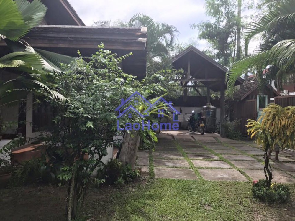 ID: 890 - Lao style wooden house 