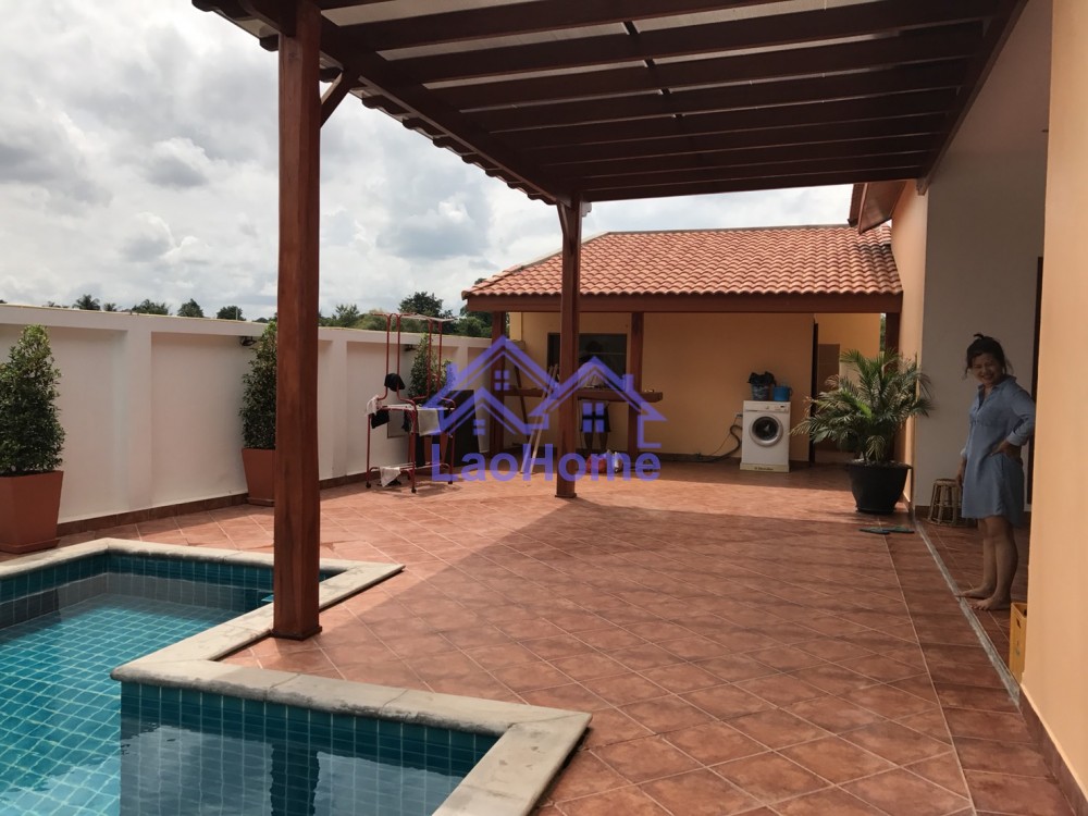 ID: 1004 - House for sale with swimming pool 