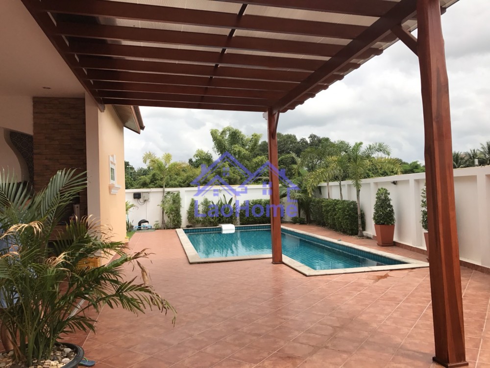 ID: 1004 - House for sale with swimming pool 