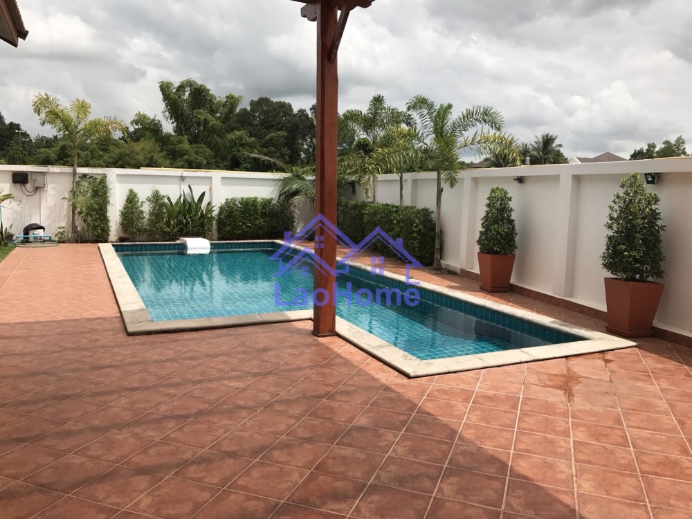 ID: 1004 - House for sale with swimming pool 