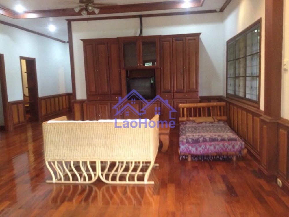 ID: 1015 - House for sale with swimming pool 