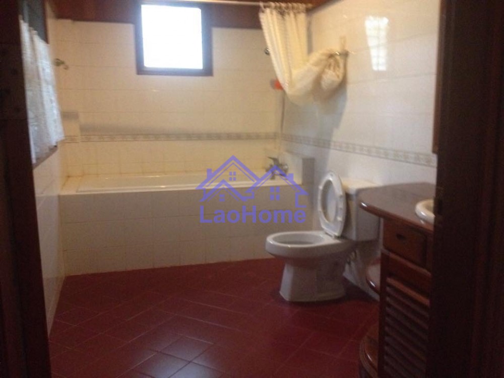 ID: 1015 - House for sale with swimming pool 