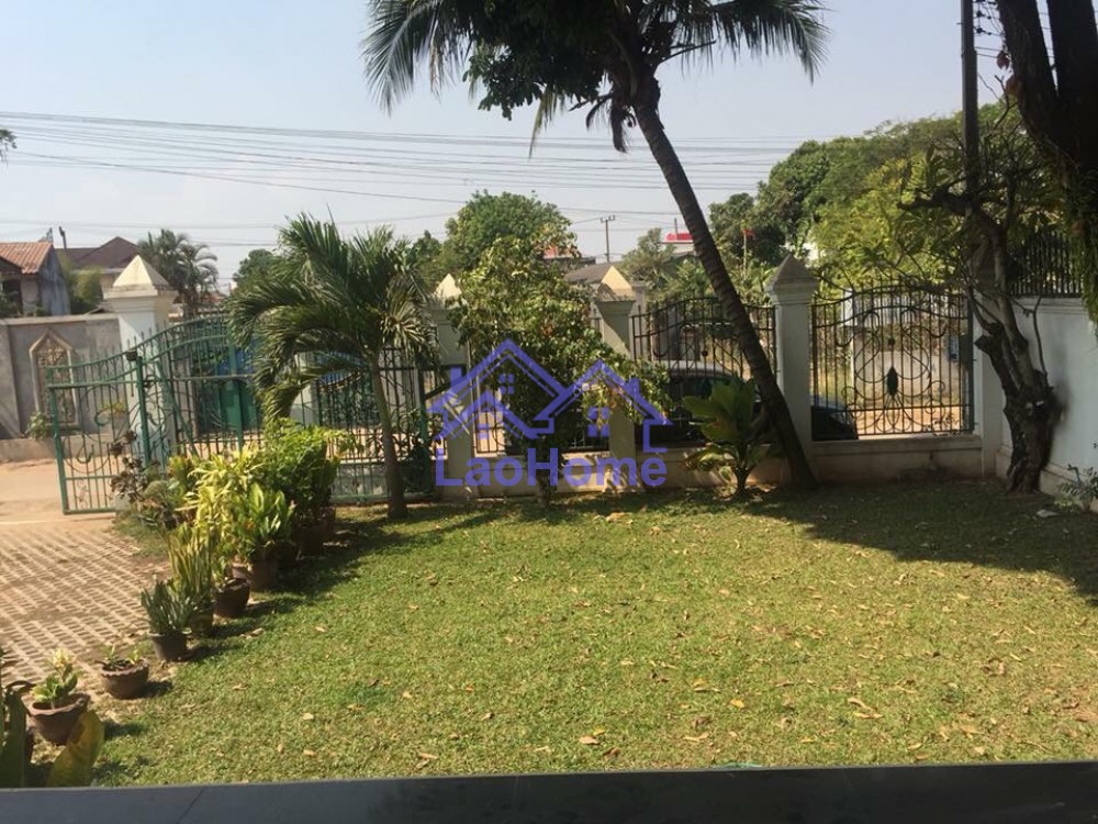 ID: 1049 - Modern Lao style house with garden