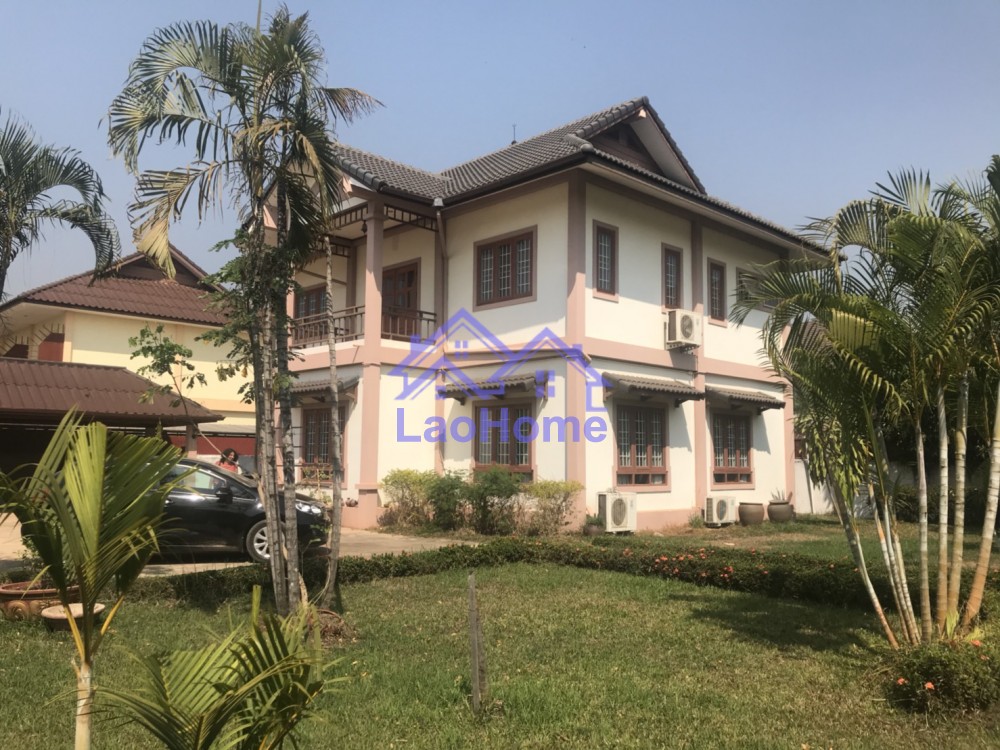 Modern Lao style house with garden and swimming pool 