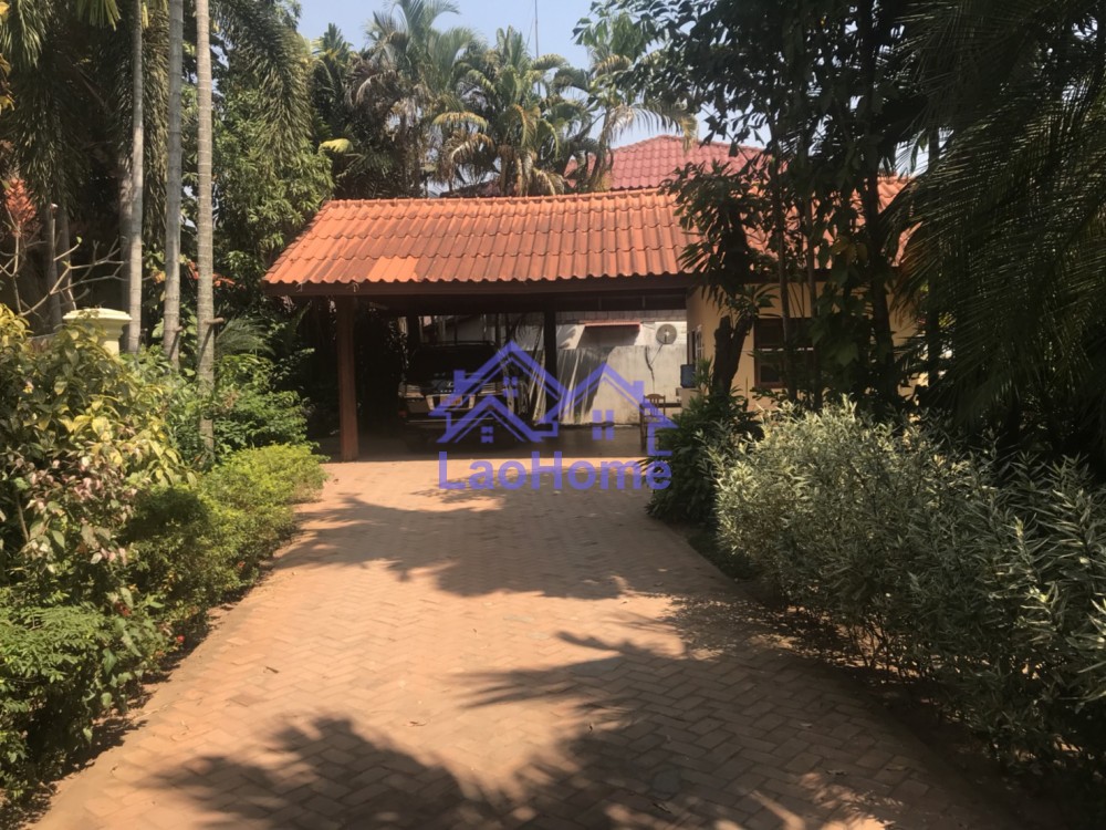 ID: 1076 - Modern Lao style house with large garden