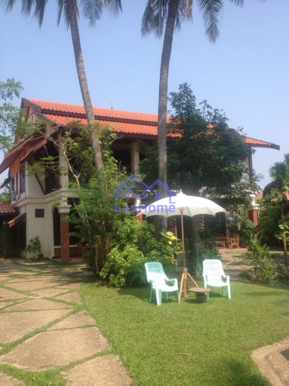 House for rent lao style with garden