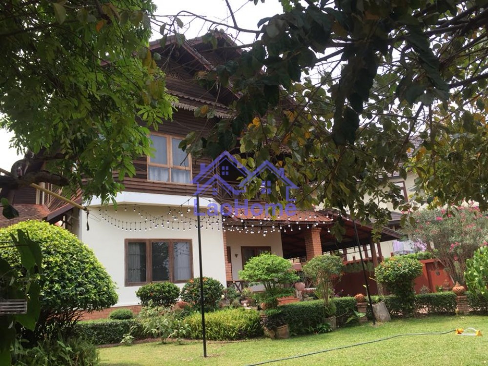 House for rent lao style with beautiful garden 