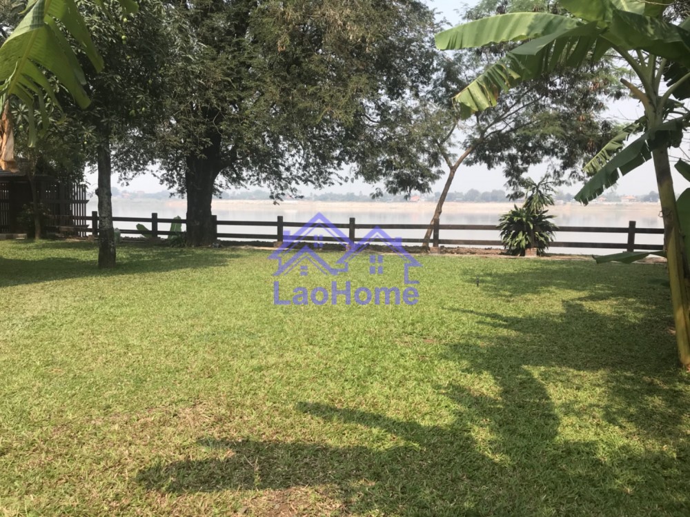 ID: 1098 - House for rent lao style and close Mekong River 