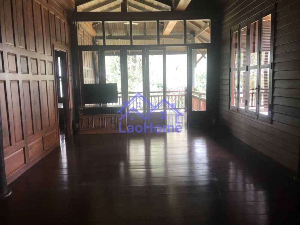 ID: 1098 - House for rent lao style and close Mekong River 