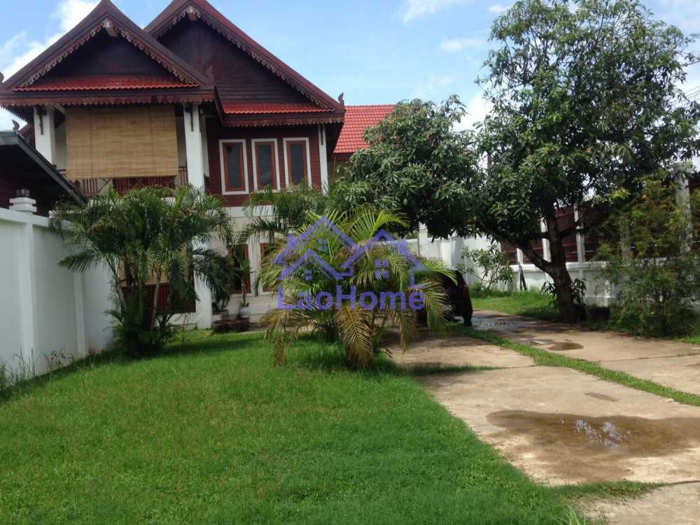 House for rent lao style with garden