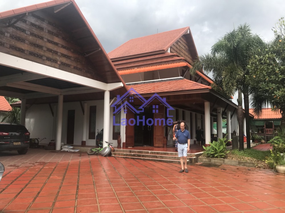 House for rent lao style with large garden and swimming pool 