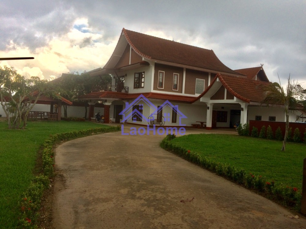 House for rent lao style with garden and swimming pool