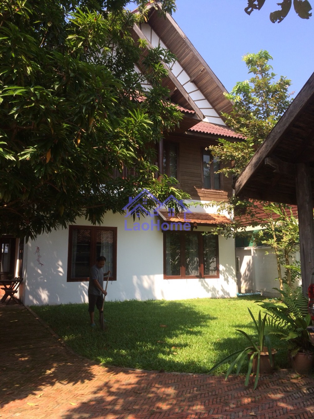 House for rent lao style with garden