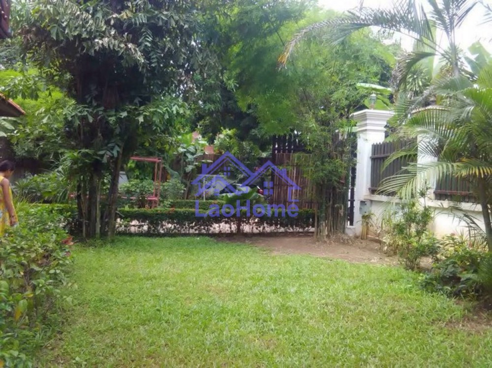 ID: 1301 - Modern Lao style house with large garden