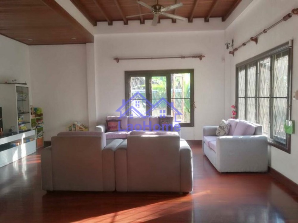 ID: 1302 - House for rent lao style with garden