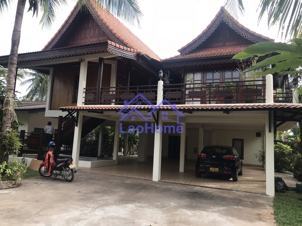 Beautiful lao style house for rent with garden 