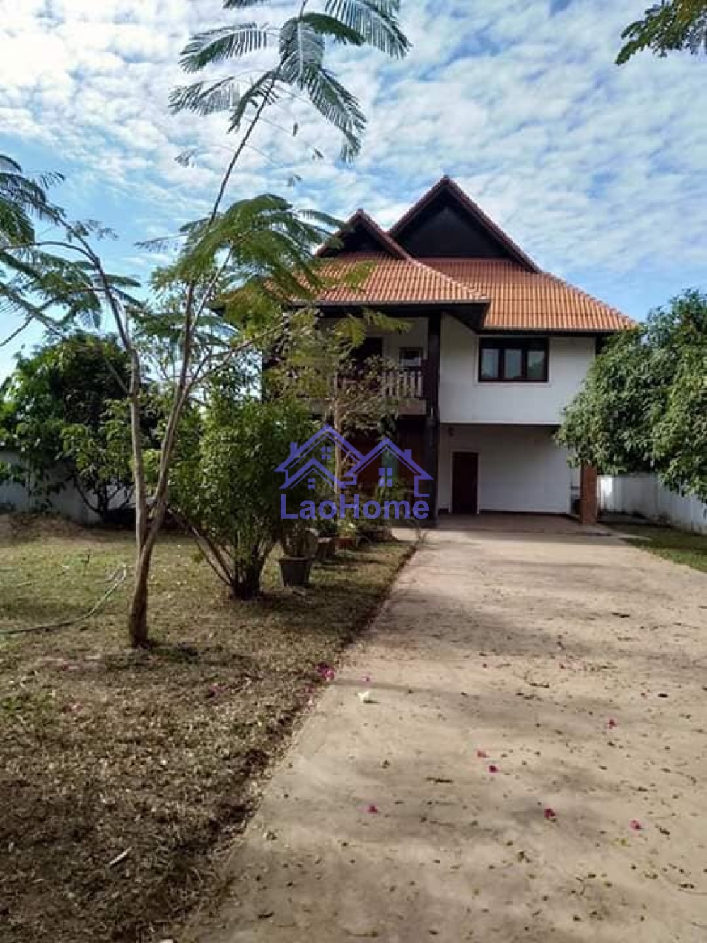 House for rent modern lao style with garden 