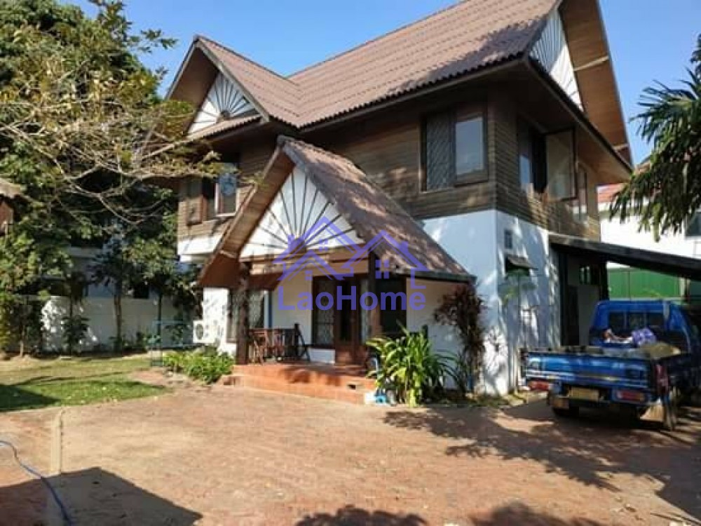 Lao style house for rent with garden and close Mekong River 