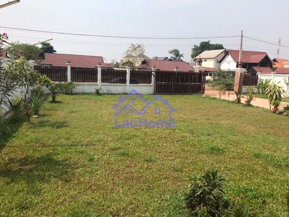 ID: 1343 - Modern Lao style house with large garden