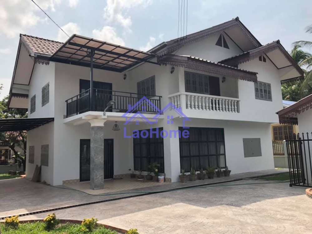 Modern Lao style house with garden